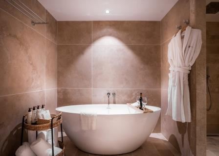 Magdala Hotel Tiberias - Bath Tub and Wine